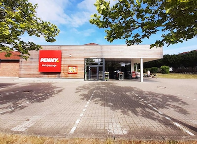 sie sehen den Eingang vom Penny Markt in Karstaedt Strasse des Friedens 10a 
