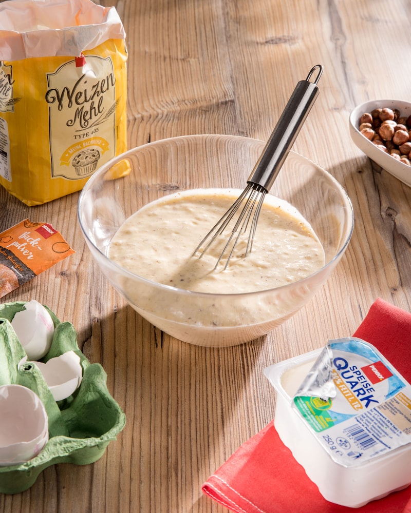 Dieses Bild zeigt den Teig für unseren Buttermilch Kirschkuchen.