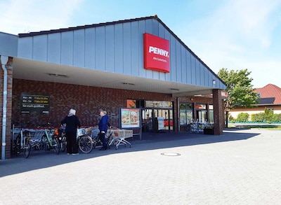 sie sehen den Eingang vom Penny Markt in Stralsund Am Zuckergraben 1
