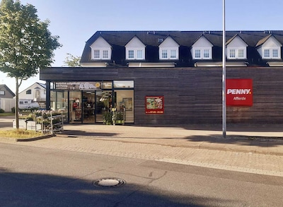 Sie sehen den Eingang vom Penny Markt in Hameln, Leipziger Straße 38