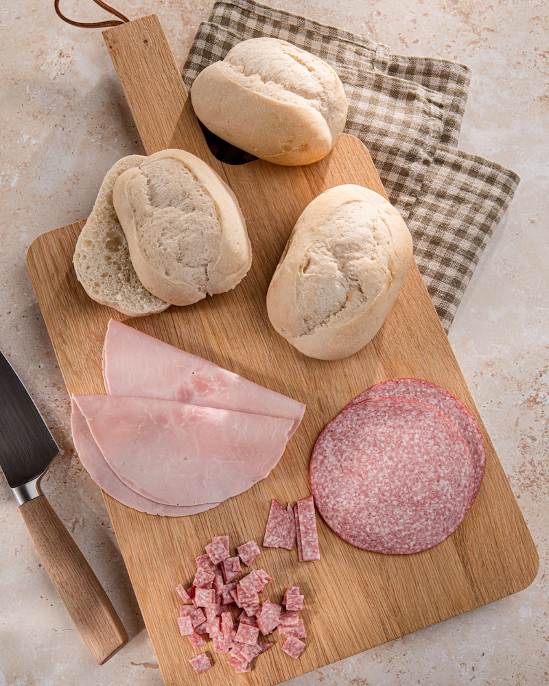 Dieses Bild zeigt die Brötchen und den Aufschnitt.