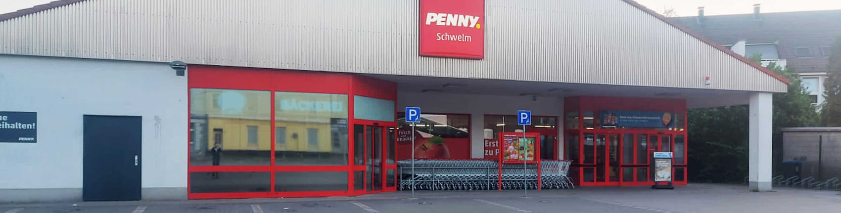 Sie sehen den Eingang vom Penny Markt in Schwelm, Kaiserstr. 71