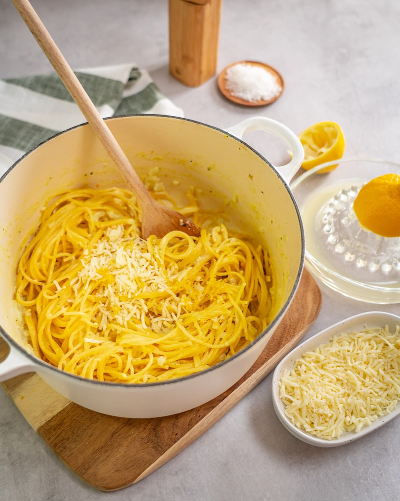 Diese Bild zeigt das Zusammenwischen der Pasta.