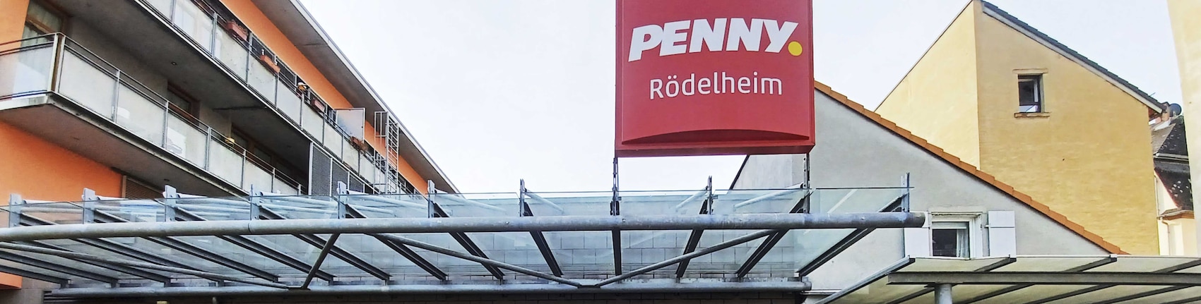 Sie sehen den Eingang vom Penny Markt in Frankfurt/Roedelheim, Thudichumstrasse 6-8