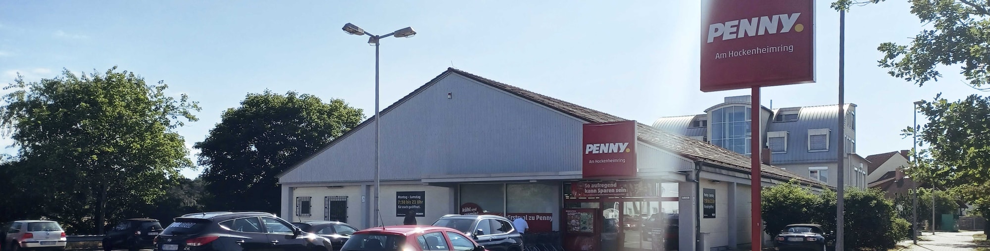 Sie sehen den Eingang vom Penny Markt in Hockenheim, Ernst-Brauch-Str. 64-66