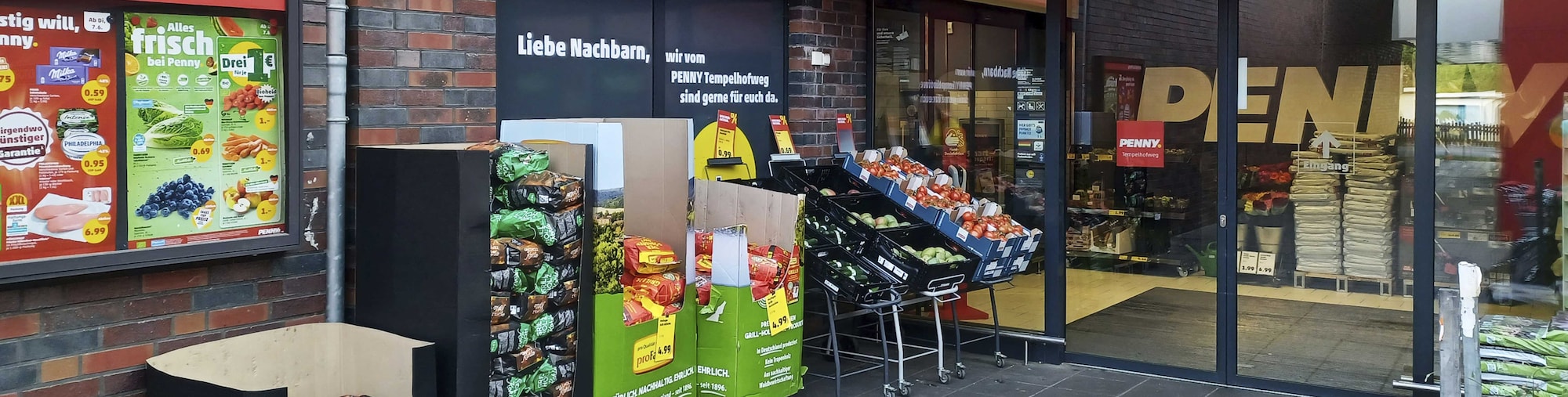 Sie sehen den Eingang vom Penny Markt in Hannover, Tempelhofweg 4-6/Lankwitzweg 52-54