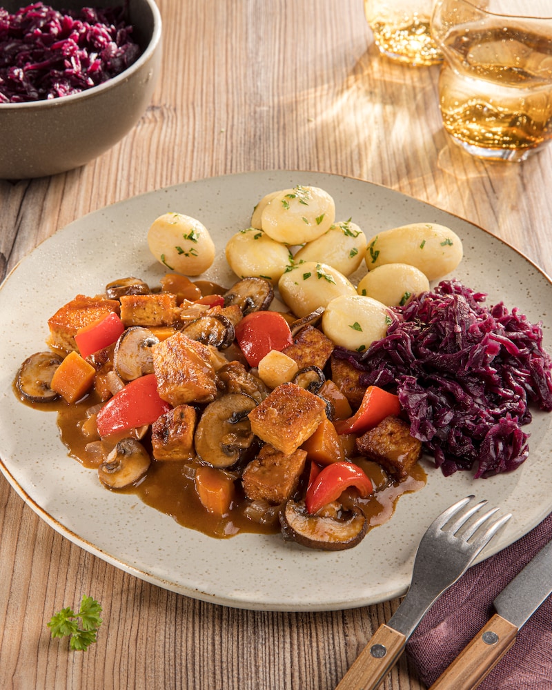 Dieses Bild zeigt das fertige vegane Gulasch.