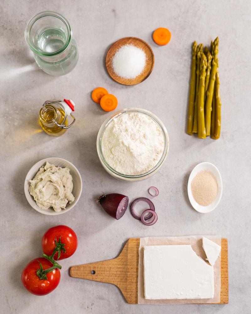 Blumenwiese-Focaccia mit Hirtencreme