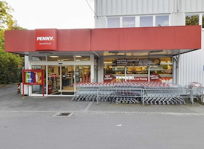 Sie sehen den Eingang vom Penny Markt in Sprockhoevel, Bochumer Str. 6