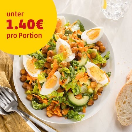 Dieses Bild zeigt wie der Salat angerichtet wird.