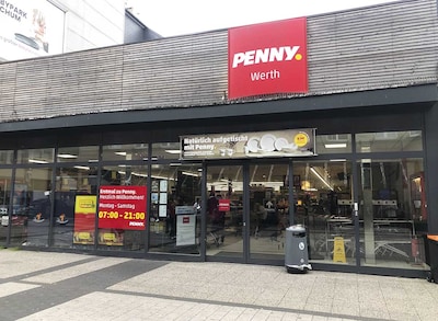sie sehen den Eingang vom Penny Markt in Wuppertal Werth 82