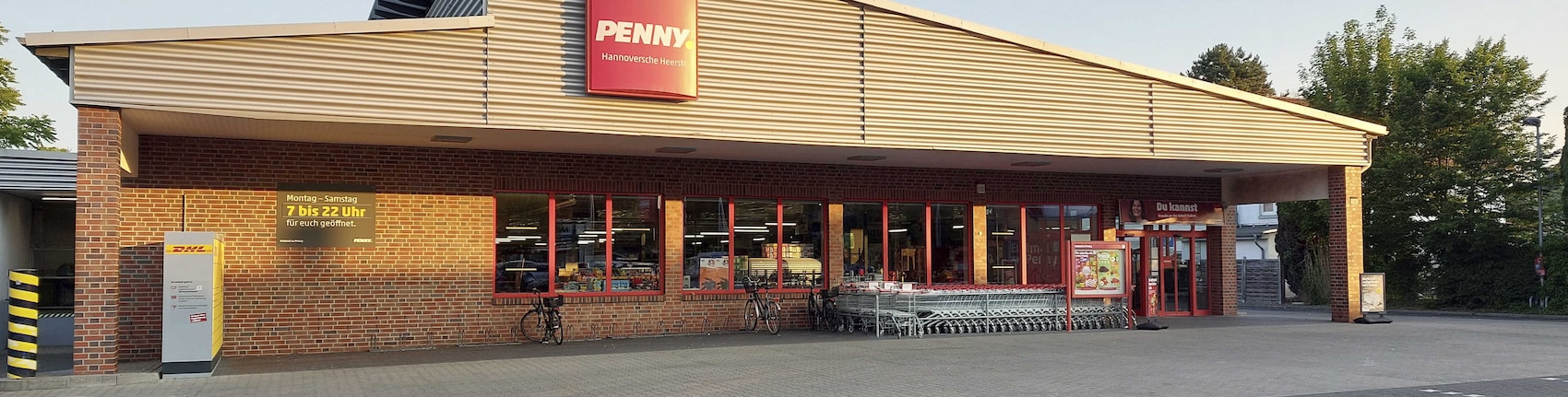 Sie sehen den Eingang vom Penny Markt in Celle, Hannoversche Heerstr. 30