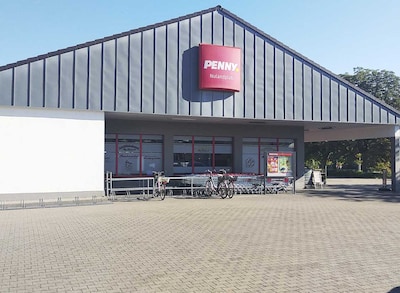 Sie sehen den Eingang vom Penny Markt in Merseburg (Saale) Nulandtstr. 1A