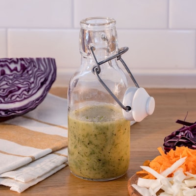 Dieses Bild zeigt unser Honig-Senf-Dressing.