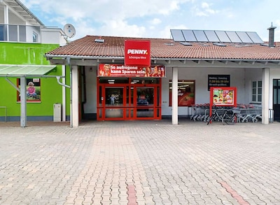 Sie sehen den Eingang vom Penny Markt in Schongau Bernbeurener Str. 2