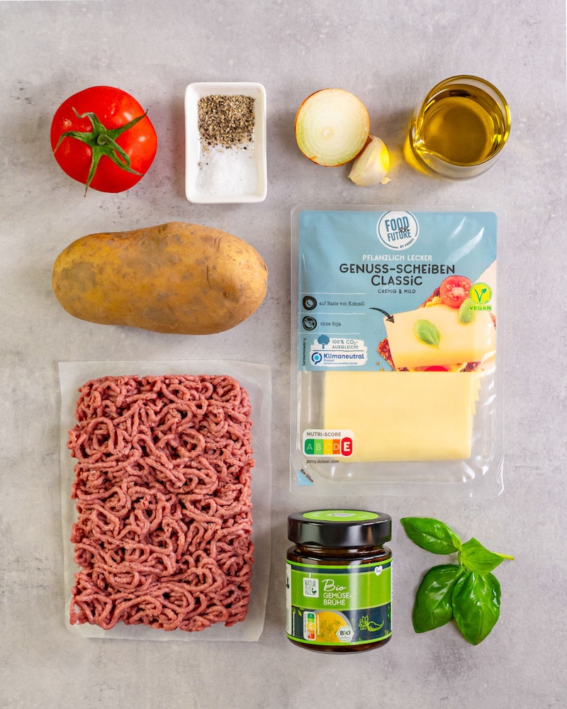 Dieses Bild zeigt die Zutaten für die gefüllten Kartoffeln vom Grill.