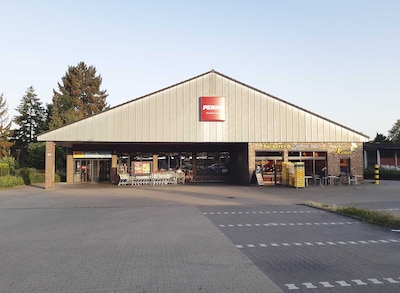 Sie sehen den Eingang vom Penny Markt in Herford, Elverdisser Str. 54