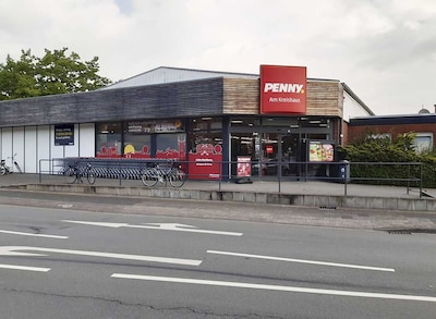 Sie sehen den Eingang vom Penny Markt in Warendorf, Freckenhorsterstr. 79