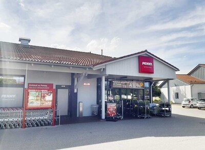Sie sehen den Eingang vom Penny Markt in Garching A.D.Alz Am Binderfeld 12