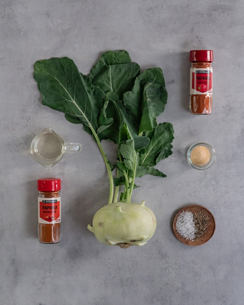 Dieses Bild zeigt die Zutaten für die Kohlrabi Pommes.