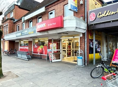 Sie sehen den Eingang vom Penny Markt in Geesthacht, Geesthachter Str. 4