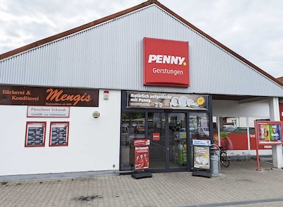 Sie sehen den Eingang vom Penny Markt in Gerstungen, Im Feld 4