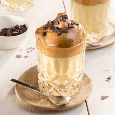 Auf diesem Bild siehst du unser Dalgona-Kaffee-Dessert.