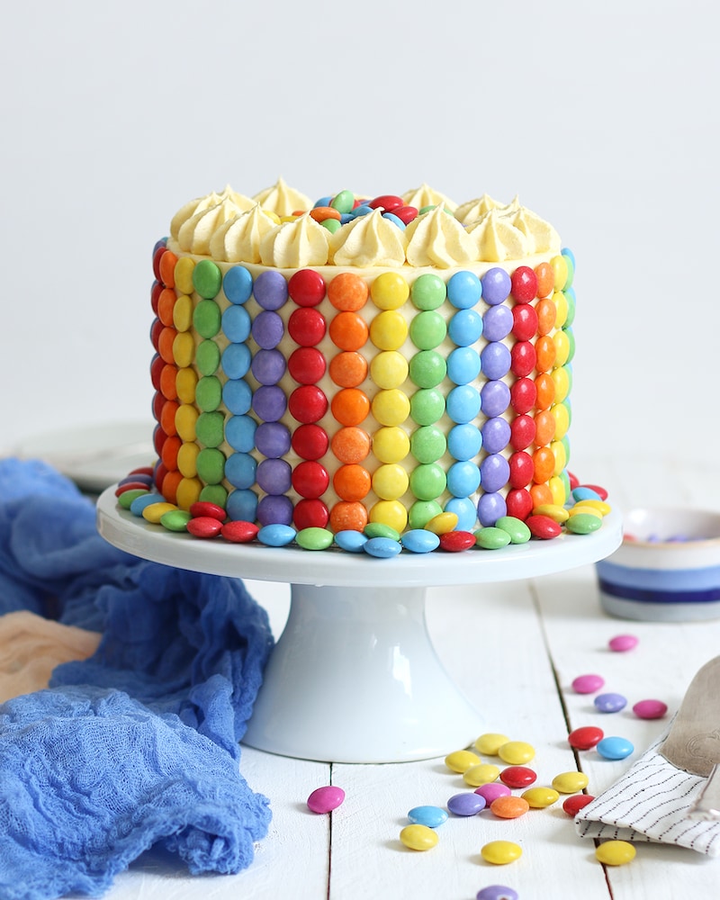 Dieses Bild zeigt Marcs Rainbow Piniata Cake.