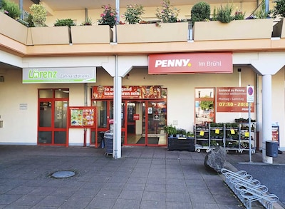 Sie sehen den Eingang vom Penny Markt in Oberthal, Im Brühl 1