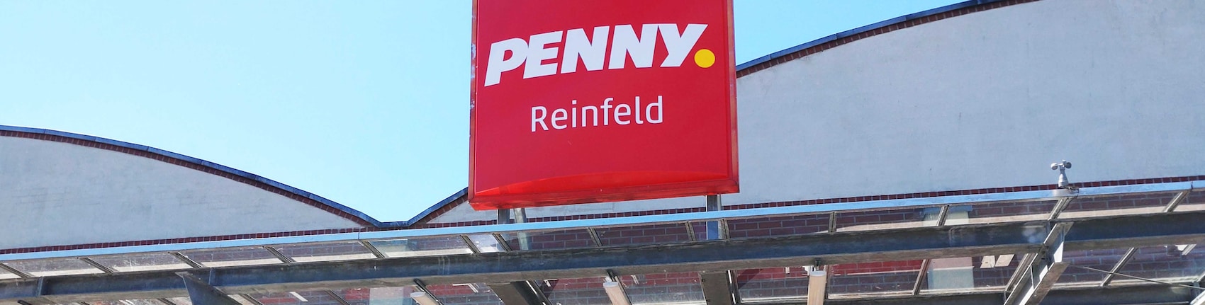 Sie sehen den Eingang vom Penny Markt in Reinfeld Feldstr. 1