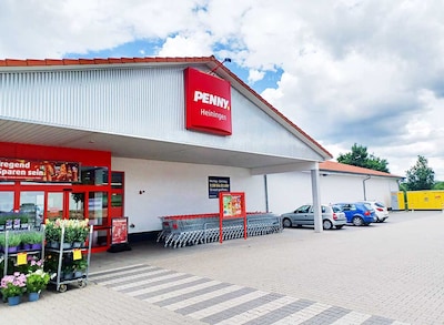 Sie sehen den Eingang vom Penny Markt in Heiningen Riedstr. 1