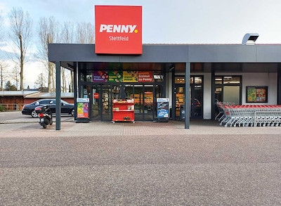 Sie sehen den Eingang vom Penny Markt in Ubstadt-Weiher, Zeuterner Str./Herbstbruehl 1