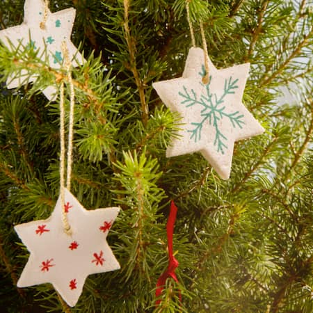 Salzteigsterne am Tannenbaum