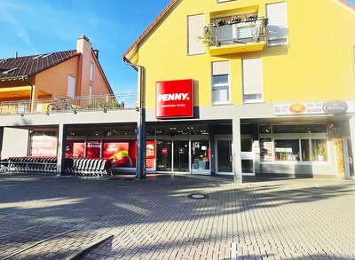 Sie sehen den Eingang vom Penny Markt in Grenzach-Wyhlen, Rheinfelder Str. 34