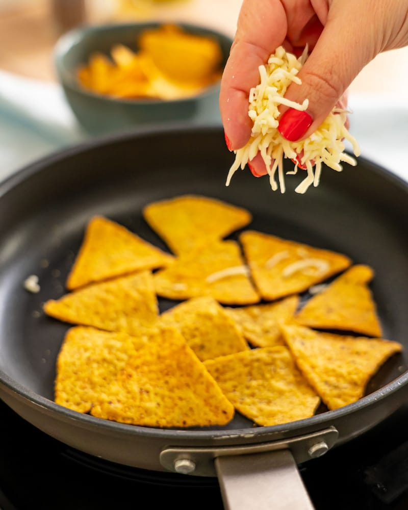 Dieses Bild zeigt die Tortilla Chips in der Pfanne.
