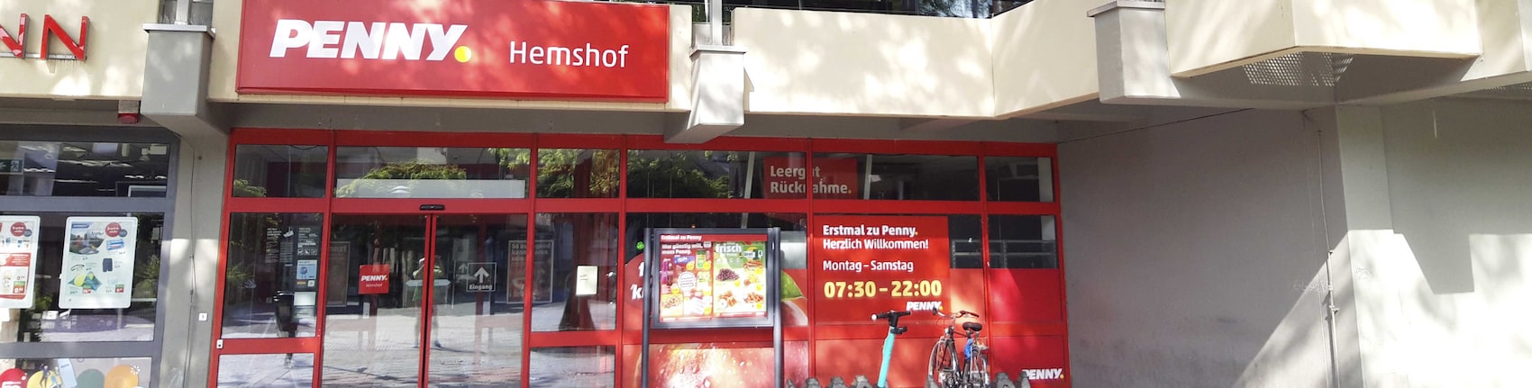 Sie sehen den Eingang vom Penny Markt in Ludwigshafen, Prinzregentenstr. 64