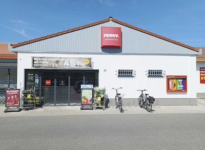 Sie sehen den Eingang vom Penny Markt in Niesky Rothenburger Str. 23