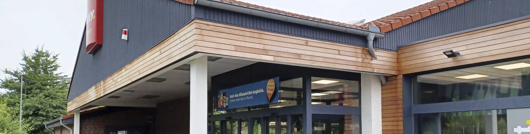 Sie sehen den Eingang vom Penny Markt in Ostbevern, Lienener Damm 25/ Ecke Orffstr.