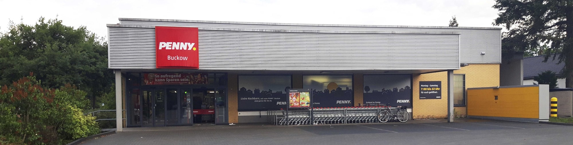 Sie sehen den Eingang vom Penny Markt in Berlin/Buckow Marienfelder Chaussee 6