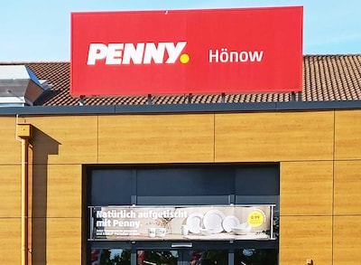 Sie sehen den Eingang vom Penny Markt in Hoppegarten/Hoenow Stienitzstr. 15