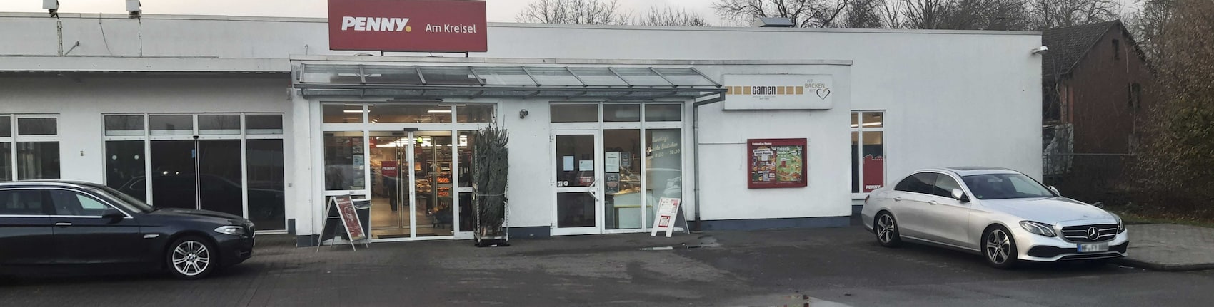 Sie sehen den Eingang vom Penny Markt in Porta Westfalica, Ellernstr. 1