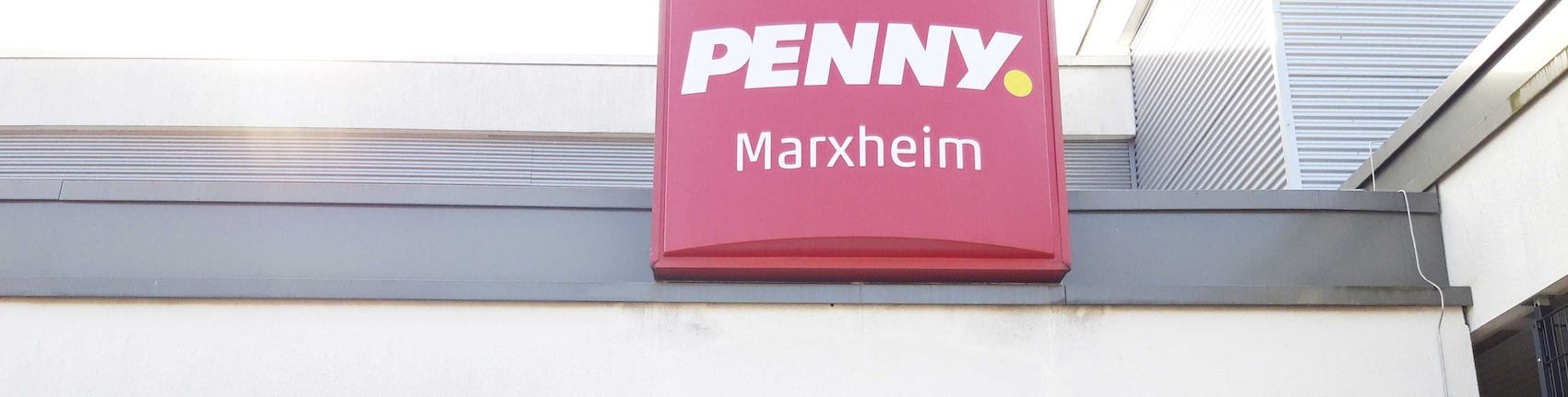 Sie sehen den Eingang vom Penny Markt in Hofheim-Marxheim (Taunus), Ahornstr. 7