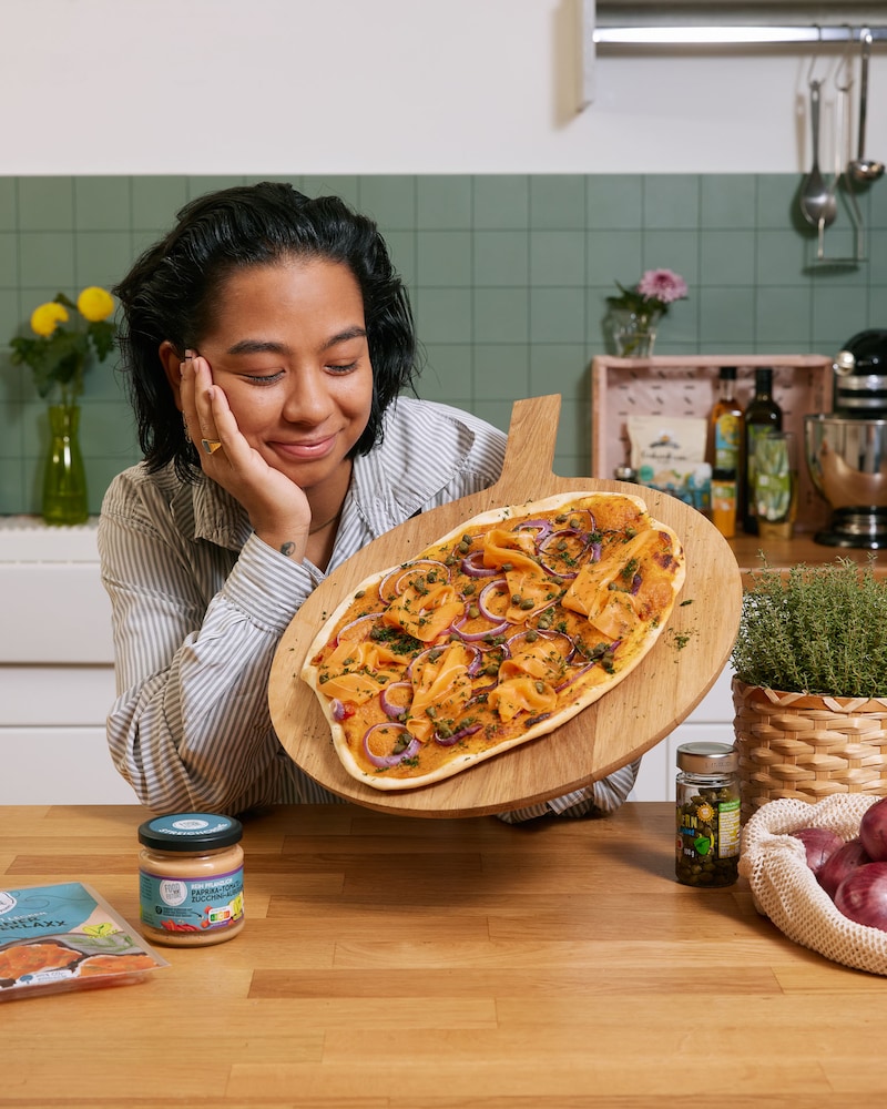 Dieses Bild zeigt den fertigen veganen Flammkuchen.