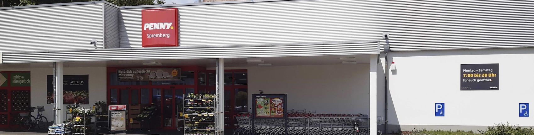 Sie sehen den Eingang vom Penny Markt in Spremberg Berliner Str. 60