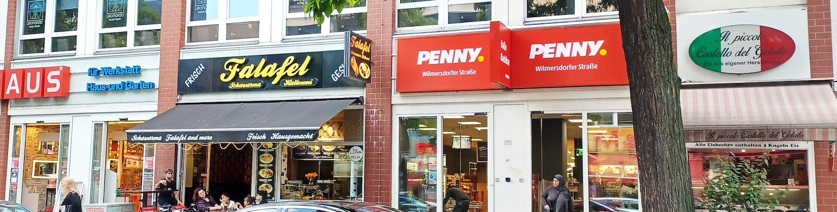 Sie sehen den Eingang vom Penny Markt in Berlin/Charlottenburg Wilmersdorfer Str. 32-33