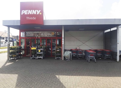 Sie sehen den Eingang vom Penny Markt in Salzgitter/Thiede, Panscheberg 2