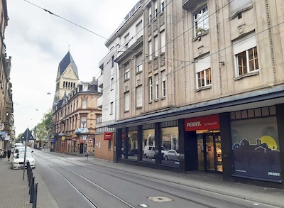 Sie sehen den Eingang vom Penny Markt in Mannheim, Mittelstr. 56-58