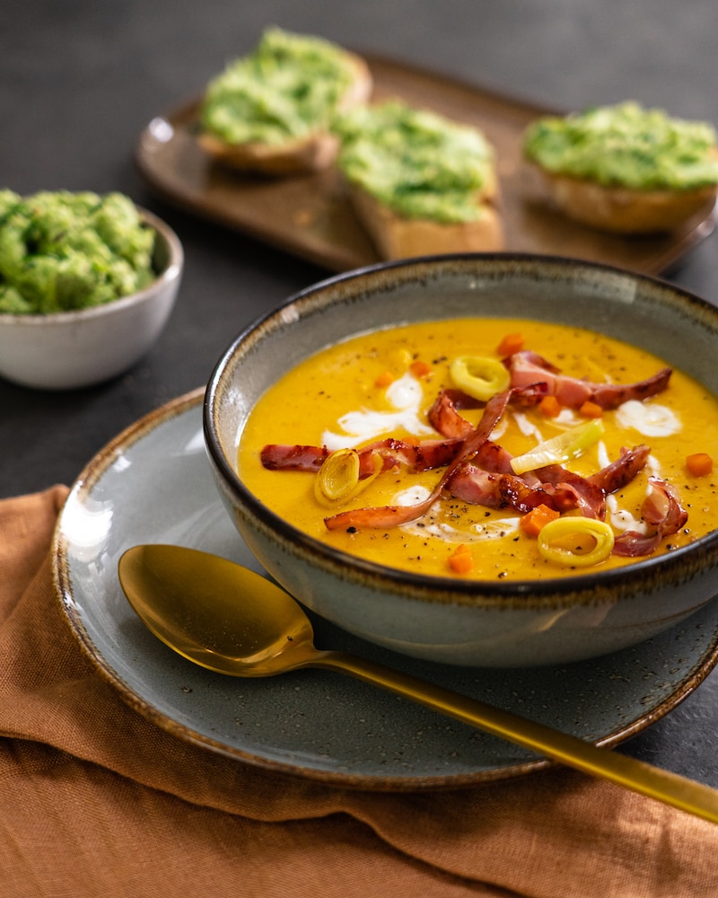 Kartoffelsuppe mit Gemüse-Aufstrich
