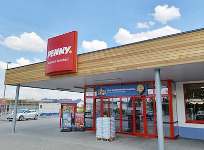 Sie sehen den Eingang vom Penny Markt in Ransbach – Baumbach Pleurtuitstr. 9