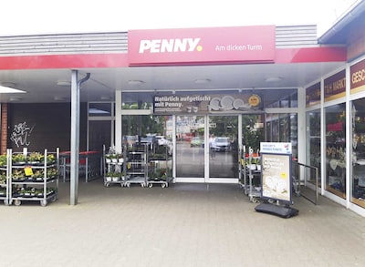 Sie sehen den Eingang vom Penny Markt in Beeskow Rudolf-Breitscheid-Str. 2